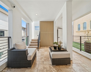 312 Carnation Avenue - Photo Thumbnail 13