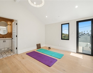 312 Carnation Avenue - Photo Thumbnail 21