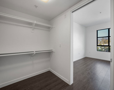 5800 Harold Way - Photo Thumbnail 12