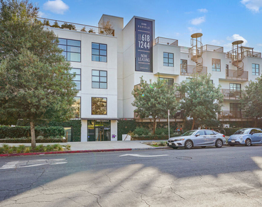 5800 Harold Way - Photo Thumbnail 30