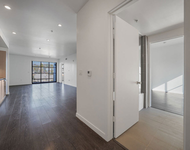 5800 Harold Way - Photo Thumbnail 2
