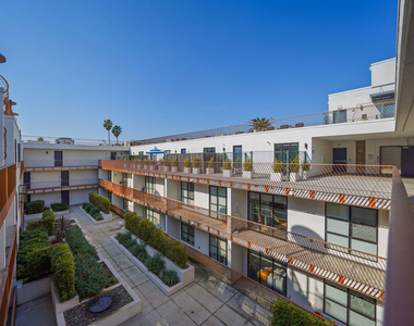 5800 Harold Way - Photo Thumbnail 21