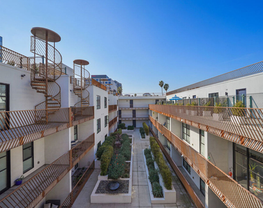 5800 Harold Way - Photo Thumbnail 22