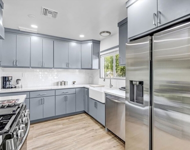 5254 Canoga Avenue - Photo Thumbnail 9