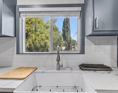 5254 Canoga Avenue - Photo Thumbnail 12