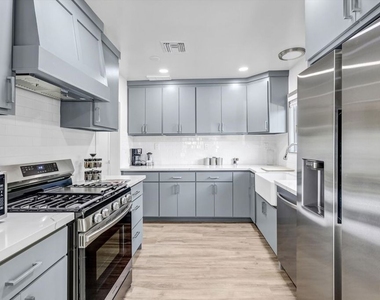 5254 Canoga Avenue - Photo Thumbnail 7