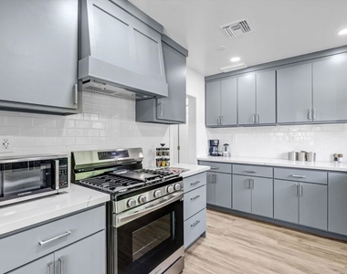 5254 Canoga Avenue - Photo Thumbnail 8