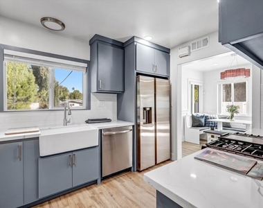 5254 Canoga Avenue - Photo Thumbnail 11