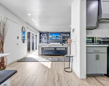 5254 Canoga Avenue - Photo Thumbnail 1