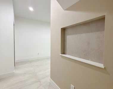713 Devirian Place - Photo Thumbnail 16
