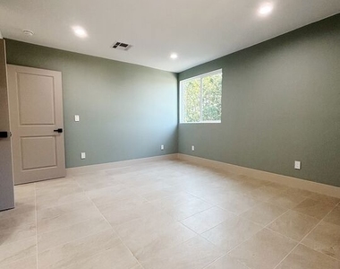 713 Devirian Place - Photo Thumbnail 8