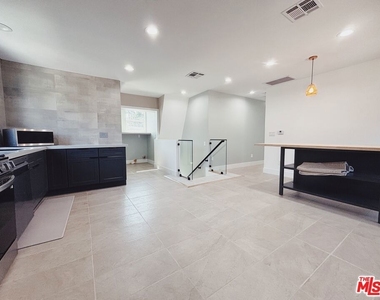 713 Devirian Place - Photo Thumbnail 3