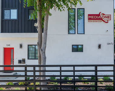 1341 N Mariposa Avenue - Photo Thumbnail 73