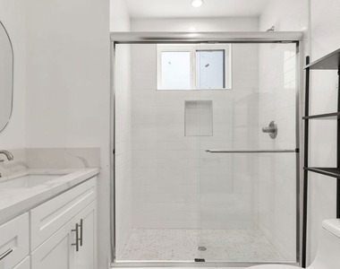 1341 N Mariposa Avenue - Photo Thumbnail 12