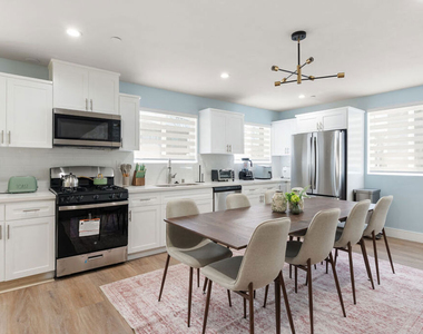 1341 N Mariposa Avenue - Photo Thumbnail 3