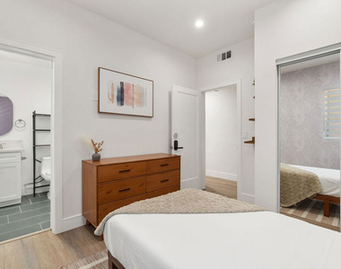 1341 N Mariposa Avenue - Photo Thumbnail 14