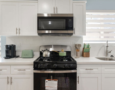 1341 N Mariposa Avenue - Photo Thumbnail 6