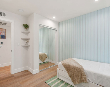 1341 N Mariposa Avenue - Photo Thumbnail 32