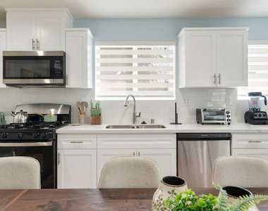 1341 N Mariposa Avenue - Photo Thumbnail 5