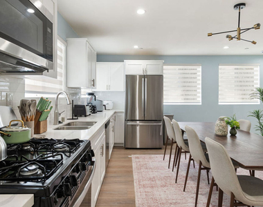 1341 N Mariposa Avenue - Photo Thumbnail 7