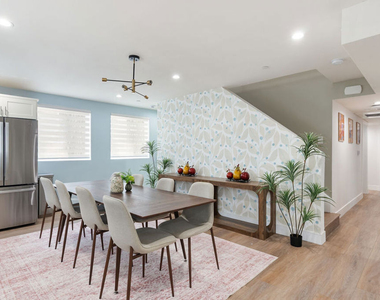 1341 N Mariposa Avenue - Photo Thumbnail 4