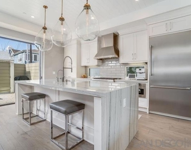 710 E Avenue - Photo Thumbnail 14