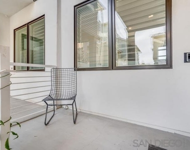 710 E Avenue - Photo Thumbnail 5