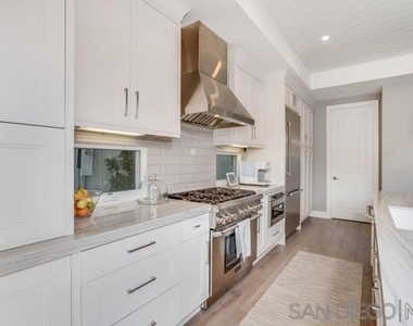 710 E Avenue - Photo Thumbnail 19