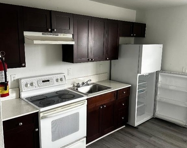 1120 N Sapodilla Avenue - Photo Thumbnail 7