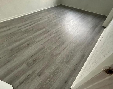 1120 N Sapodilla Avenue - Photo Thumbnail 2