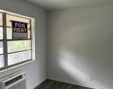 1120 N Sapodilla Avenue - Photo Thumbnail 3