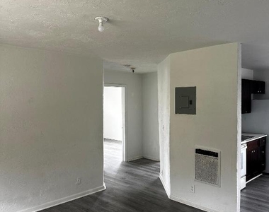 1120 N Sapodilla Avenue - Photo Thumbnail 5