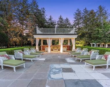 94 Quogue Street - Photo Thumbnail 44