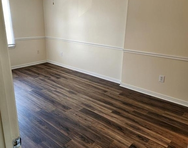 214 Castleton Terrace - Photo Thumbnail 15
