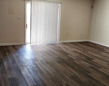 214 Castleton Terrace - Photo Thumbnail 7