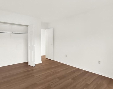 10500 Rockville Pike - Photo Thumbnail 16