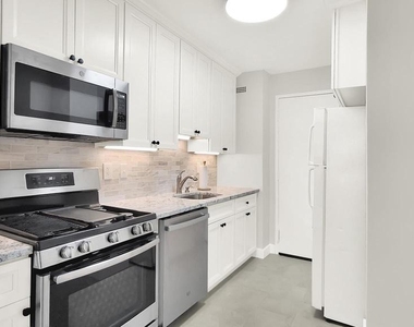 10500 Rockville Pike - Photo Thumbnail 3