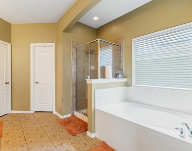 1002 Wallin Farms Cv - Photo Thumbnail 12