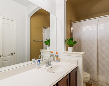 1002 Wallin Farms Cv - Photo Thumbnail 16