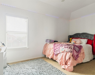1002 Wallin Farms Cv - Photo Thumbnail 17