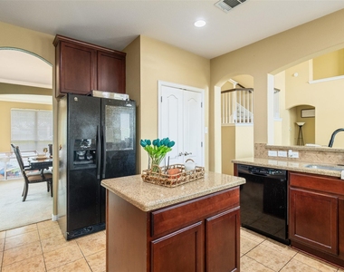 1002 Wallin Farms Cv - Photo Thumbnail 8