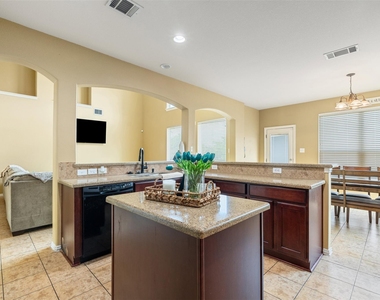 1002 Wallin Farms Cv - Photo Thumbnail 7