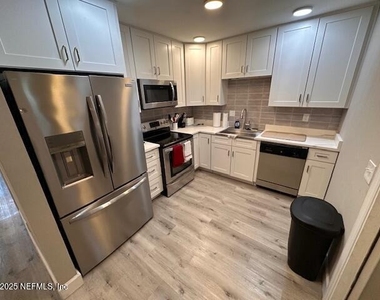 1113 Phelps Street - Photo Thumbnail 6