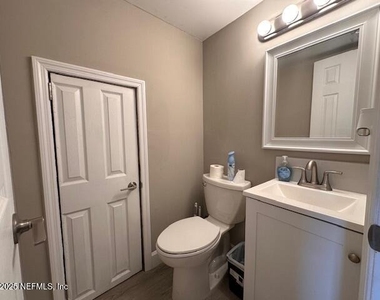 1113 Phelps Street - Photo Thumbnail 13