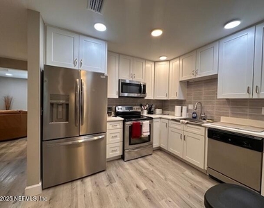 1113 Phelps Street - Photo Thumbnail 8