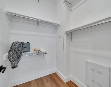 1601-340 Mustang Drive - Photo Thumbnail 16