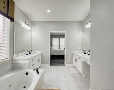 4807 Schiller Park Lane - Photo Thumbnail 16