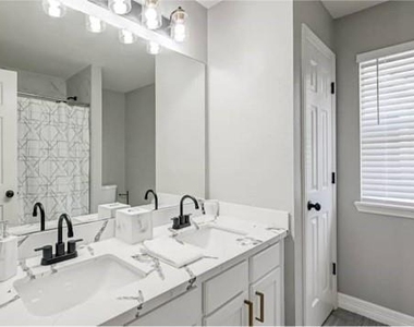 4807 Schiller Park Lane - Photo Thumbnail 23