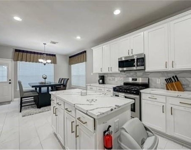 4807 Schiller Park Lane - Photo Thumbnail 7