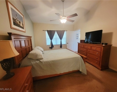 6605 Huntington Lakes Circle - Photo Thumbnail 3